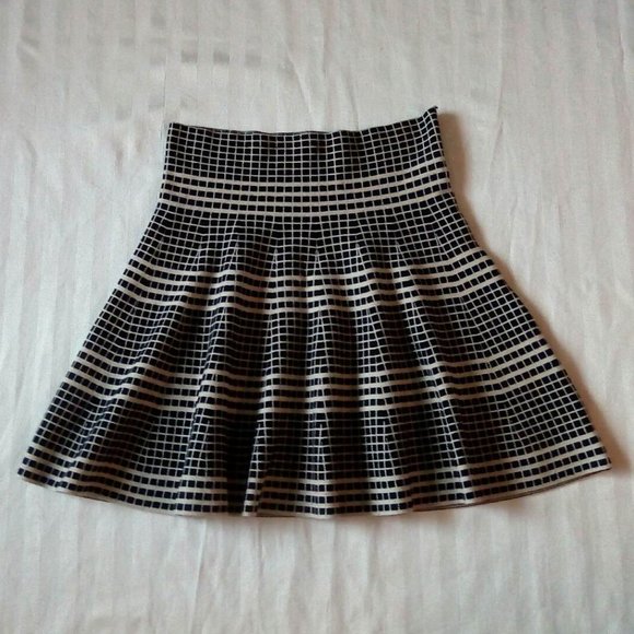 Max Studio Skirt (size M/L) - Picture 1 of 5